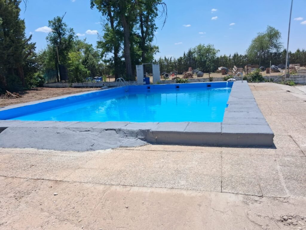 alojamiento con piscina para Cáceres